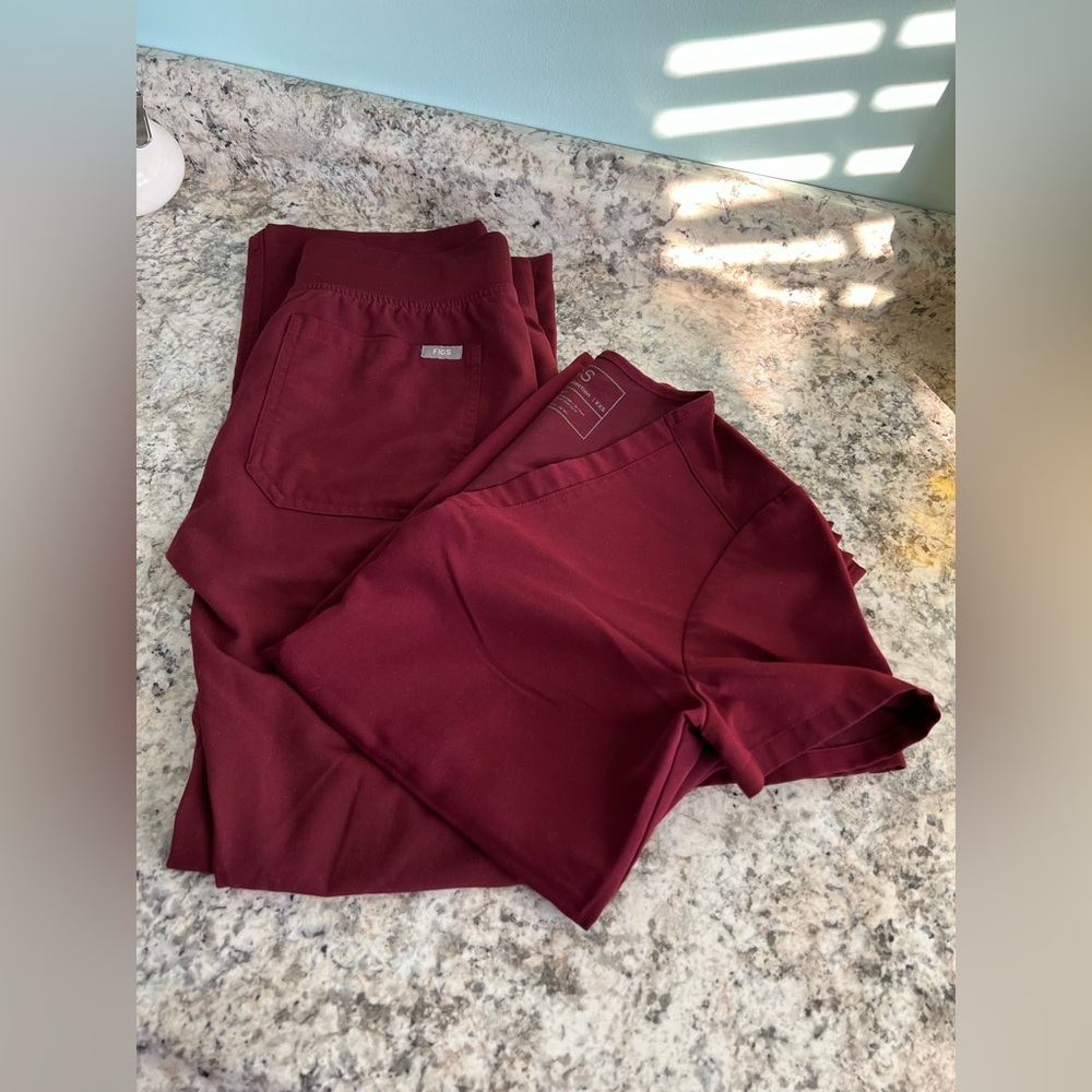 FIGS Burgundy Maroon Scrub Set Scrub Top Scrub Pants